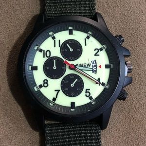 Men’s canvas band watch